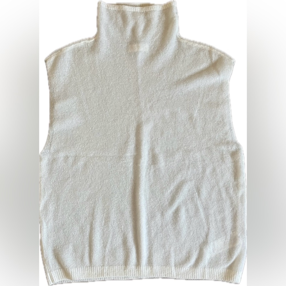 Abercrombie & Fitch Sleeveless Turtleneck Sweater Vest- Merino Wool Blend. New